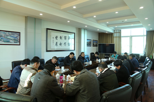 圍繞“三嚴三實”要求   聚焦“忠誠干凈擔當"——公司黨委召開2015年度領(lǐng)導(dǎo)班子專題民主生活會