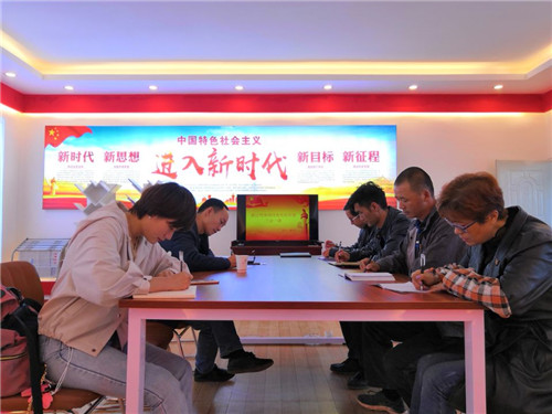 公司領(lǐng)導(dǎo)為滇池明珠廣場二期建設(shè)項(xiàng)目臨時(shí)黨支部黨員講黨課