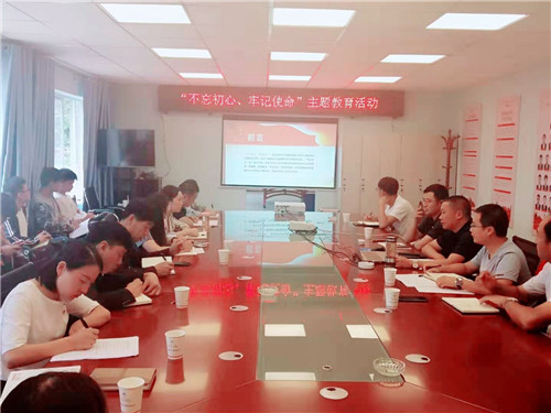 公司領(lǐng)導(dǎo)為昭通分公司黨支部和第二安裝分公司黨支部講黨課