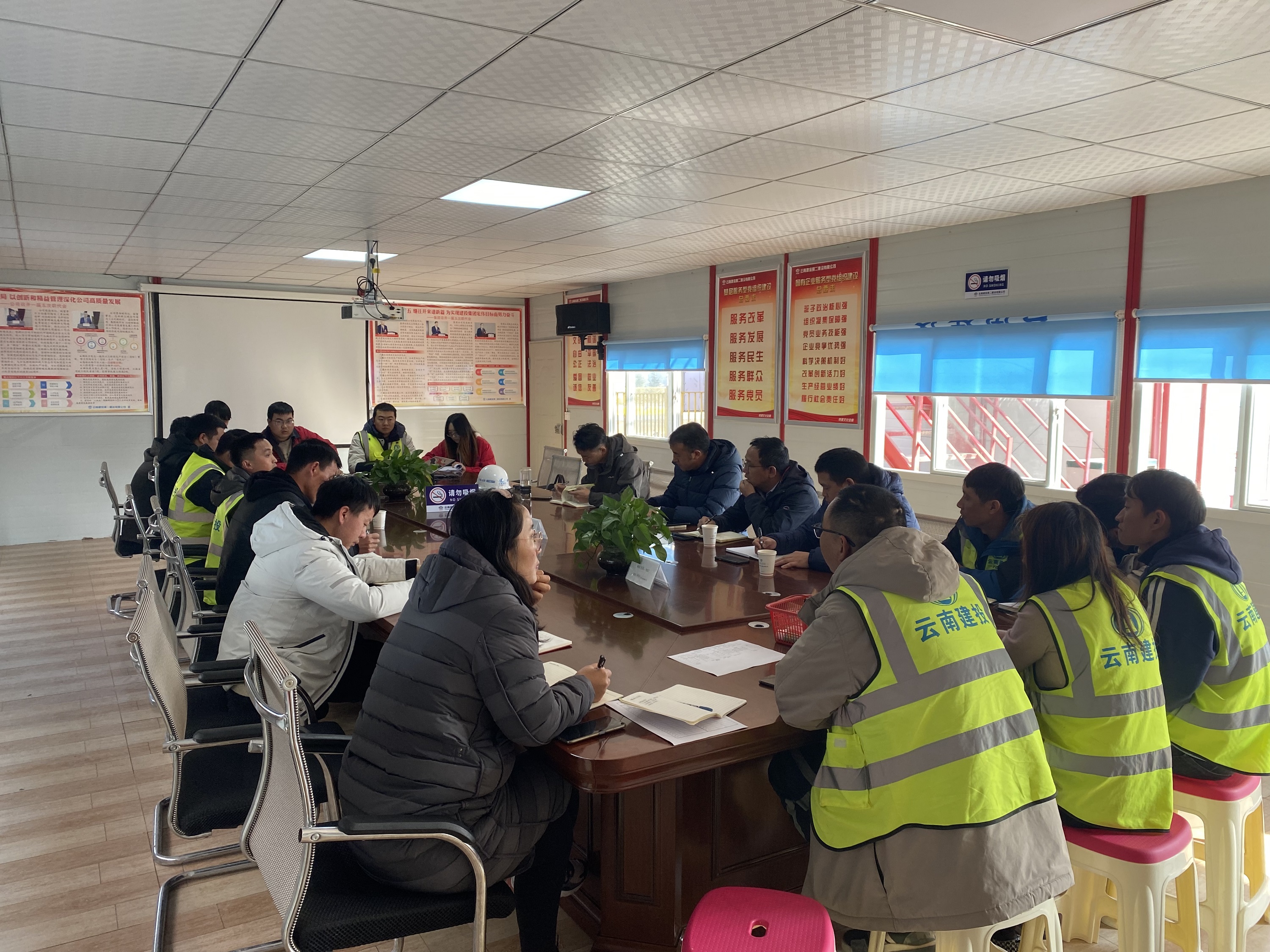 【我為群眾辦實(shí)事】公司領(lǐng)導(dǎo)到曲靖冶金小區(qū)二期項(xiàng)目調(diào)研指導(dǎo)