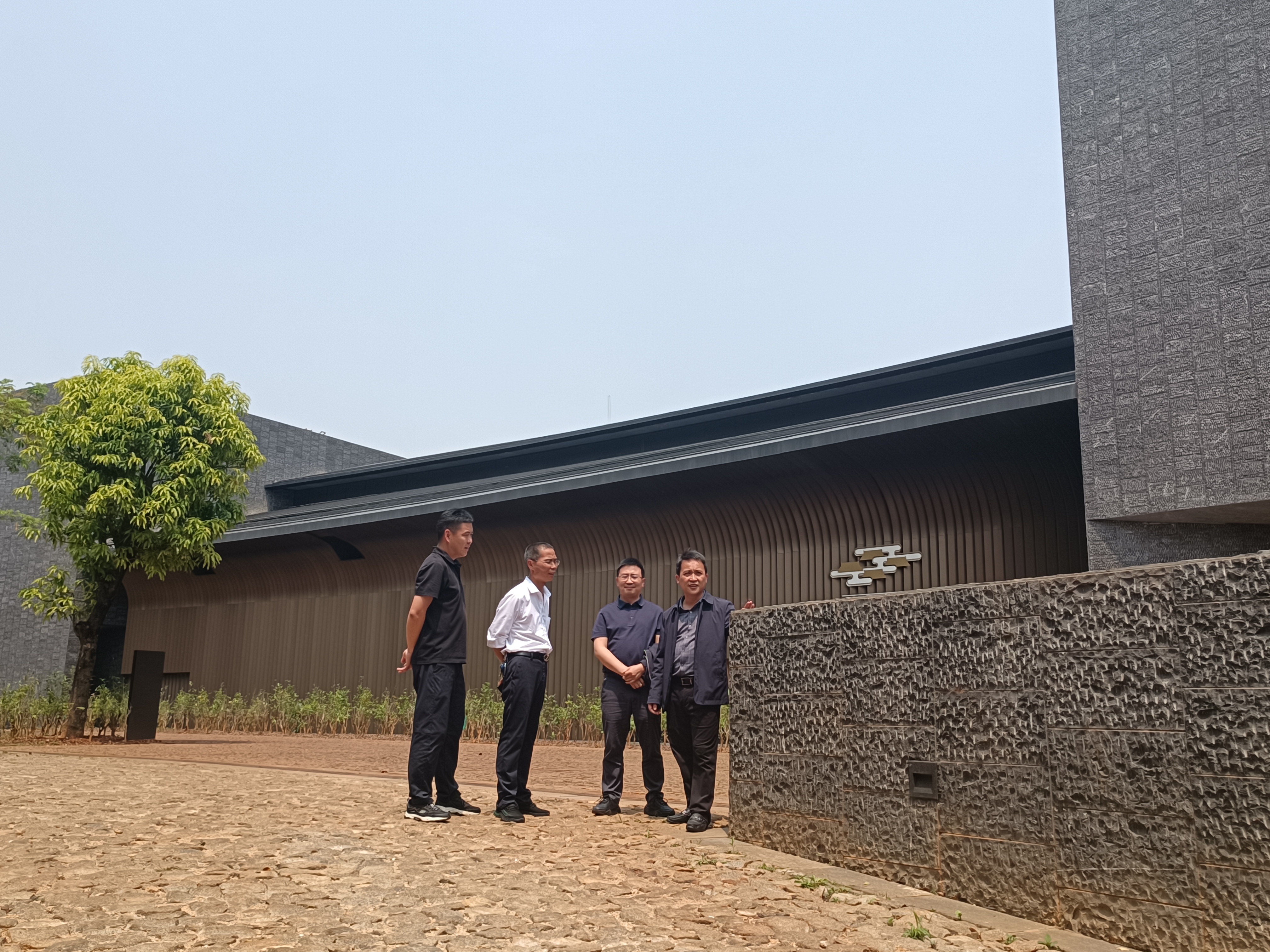 【貫徹一線工作法】公司領(lǐng)導(dǎo)到景邁小鎮(zhèn)一期B地塊項(xiàng)目調(diào)研檢查