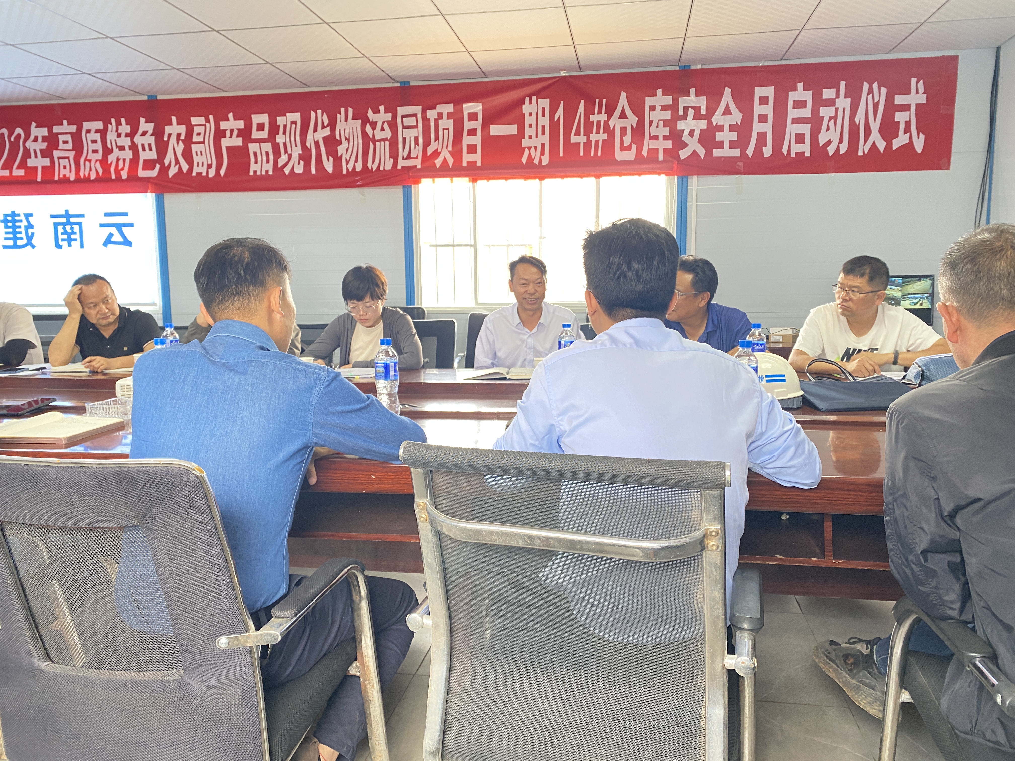 【貫徹一線(xiàn)工作法】陳定華一行到高原特色農(nóng)副產(chǎn)品現(xiàn)代物流園建設(shè)項(xiàng)目一期14#倉(cāng)庫(kù)項(xiàng)目開(kāi)展“端午節(jié)”期間領(lǐng)導(dǎo)帶班檢查工作