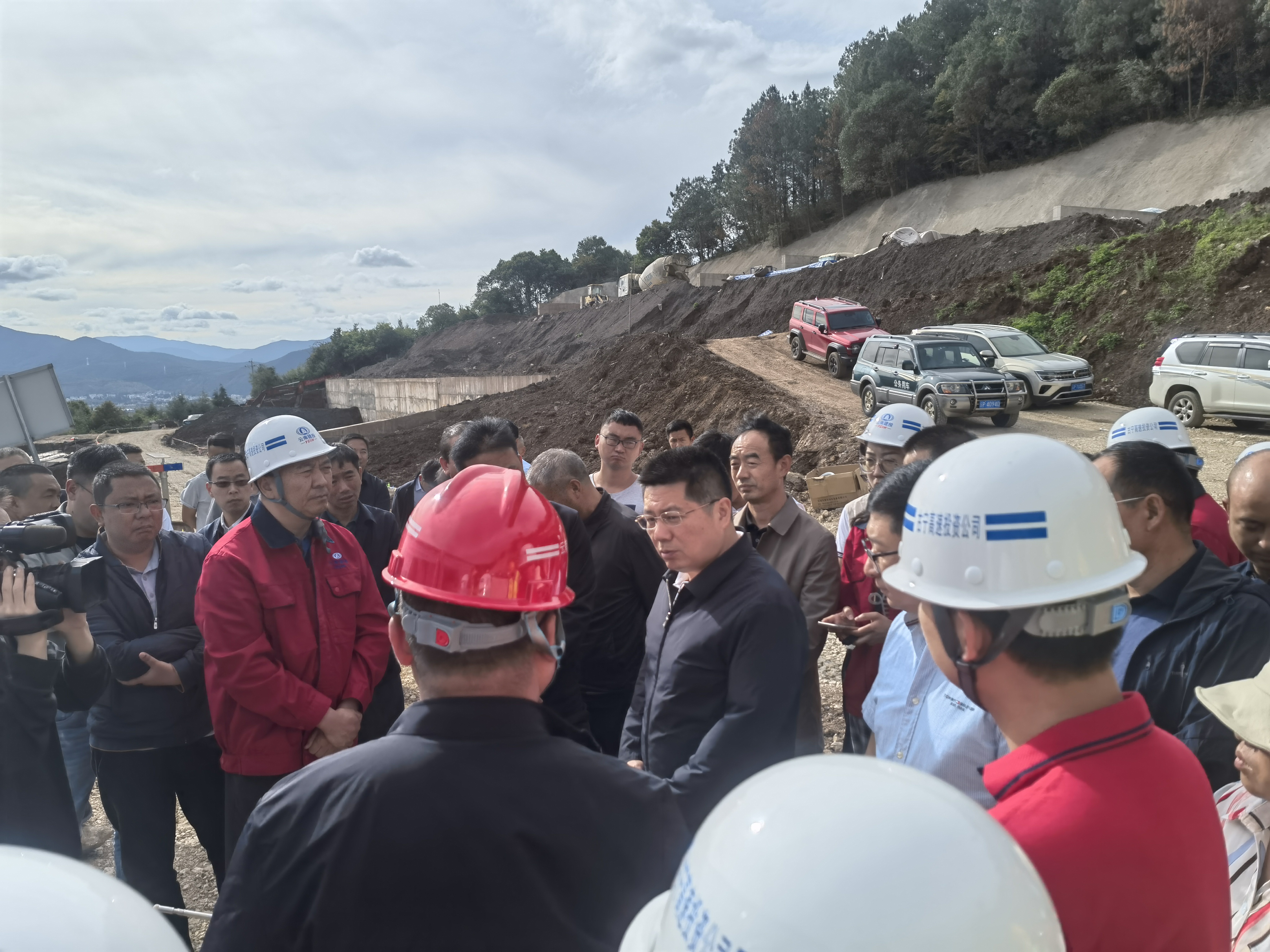 【調(diào)研檢查】麗江市市長一行到麗江古寧高速公路項(xiàng)目TJ-3分部調(diào)研檢查
