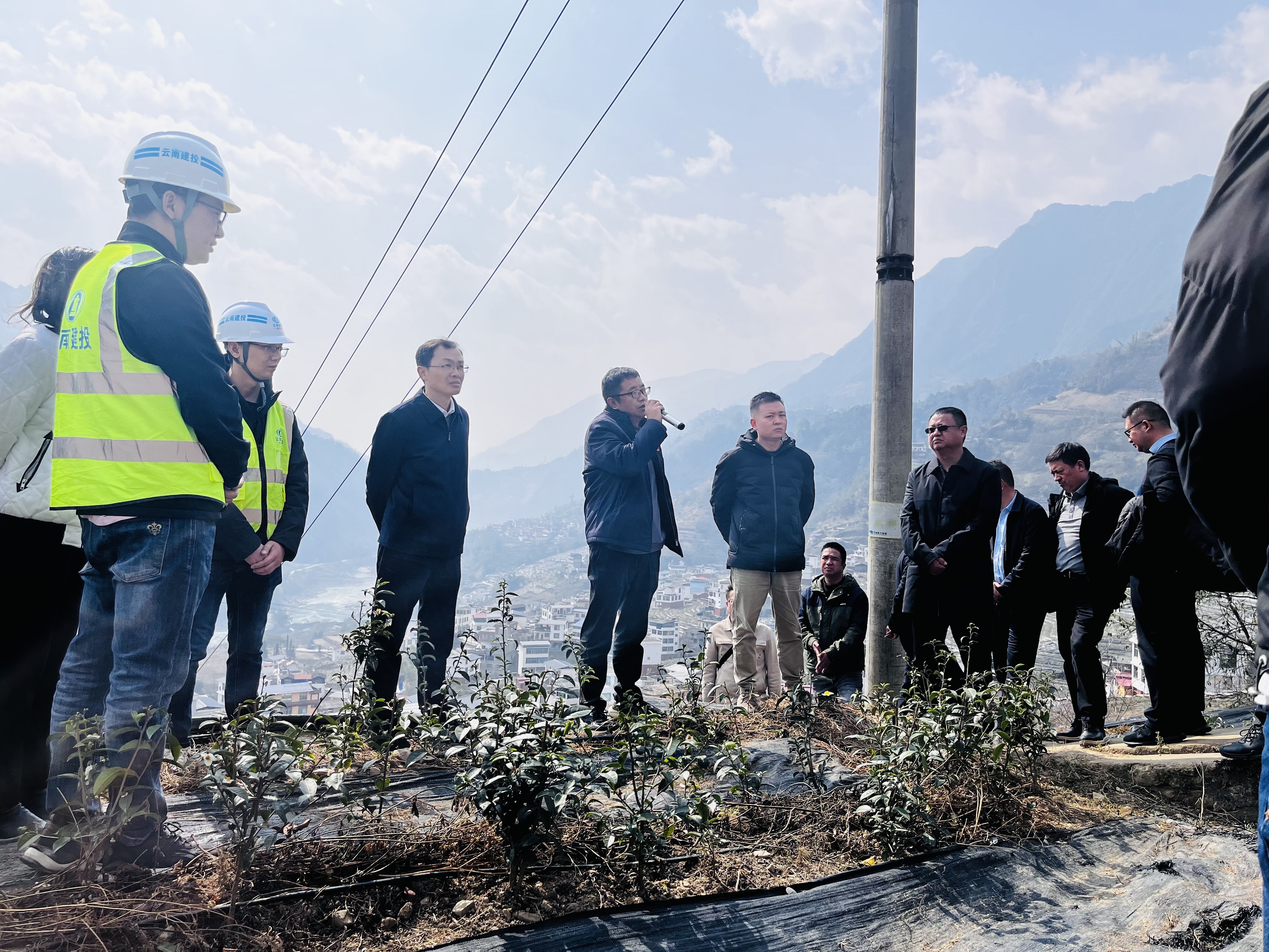 【調(diào)研檢查】福貢縣委縣政府領(lǐng)導(dǎo)到鹿馬豋鄉(xiāng)小康村建設(shè)項(xiàng)目調(diào)研