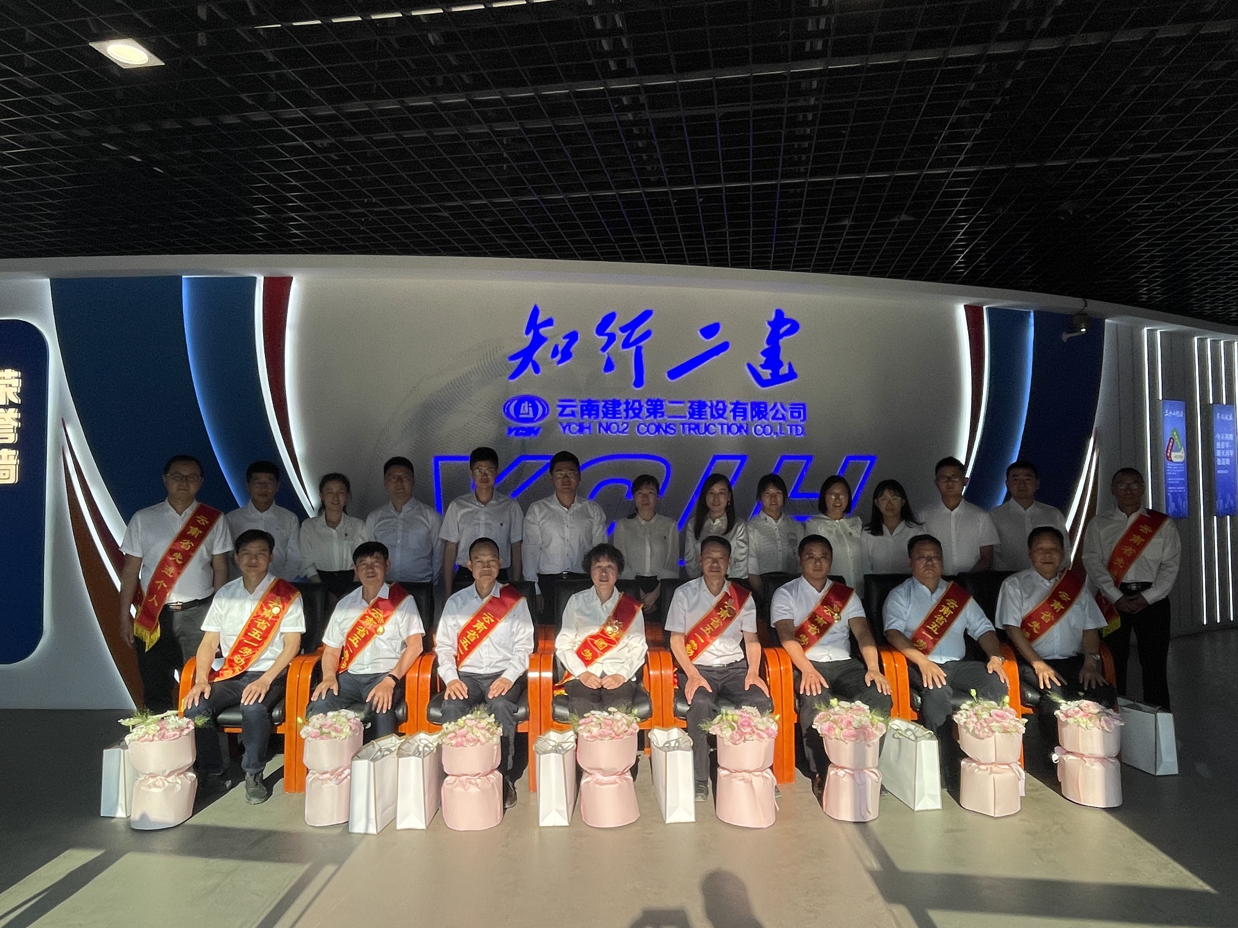 不忘初心來時路 砥礪奮進正當時——公司召開“慶五一·話七十”勞模先進座談會